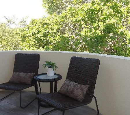 Serenity Four Bedroom Villa โฮล์มส์ บีช ภายนอก รูปภาพ