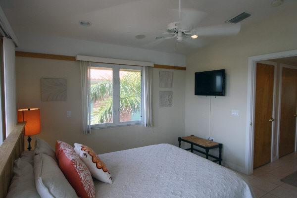 Serenity Four Bedroom Villa โฮล์มส์ บีช ภายนอก รูปภาพ