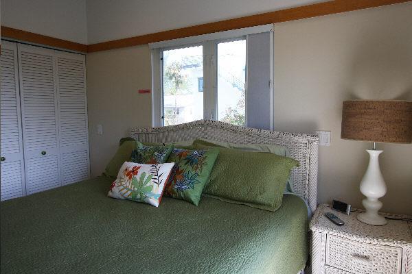 Serenity Four Bedroom Villa โฮล์มส์ บีช ภายนอก รูปภาพ