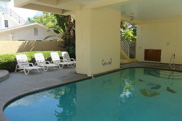 Serenity Four Bedroom Villa โฮล์มส์ บีช ภายนอก รูปภาพ